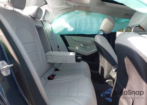 2016 Mercedes-Benz C 300 4Matic z USA, uszkodzony, nr VIN 55SWF4KB4GU105035